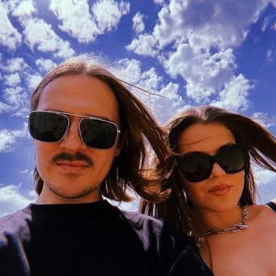     Илья Прусикин и София Таюрская поженились во славу рейва