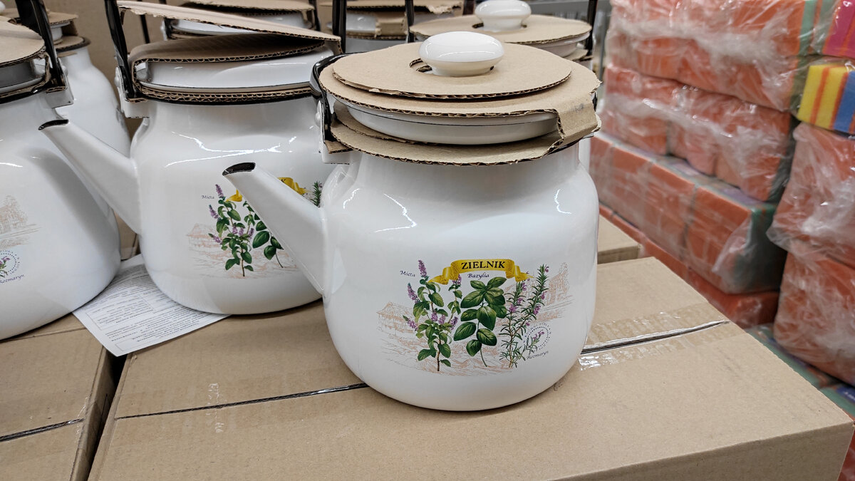 "Ipec". Чайник эмалированный с рисунком. Объём: 3,5 л. Цена: 702,10 р.