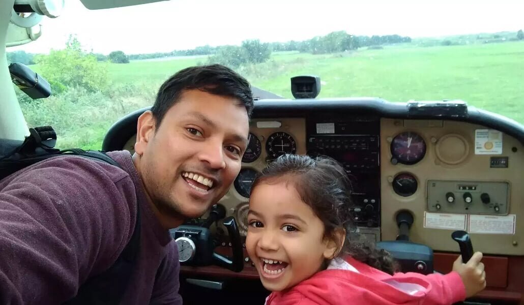    Ашок Алисерил Тамаракшан со своей дочерью