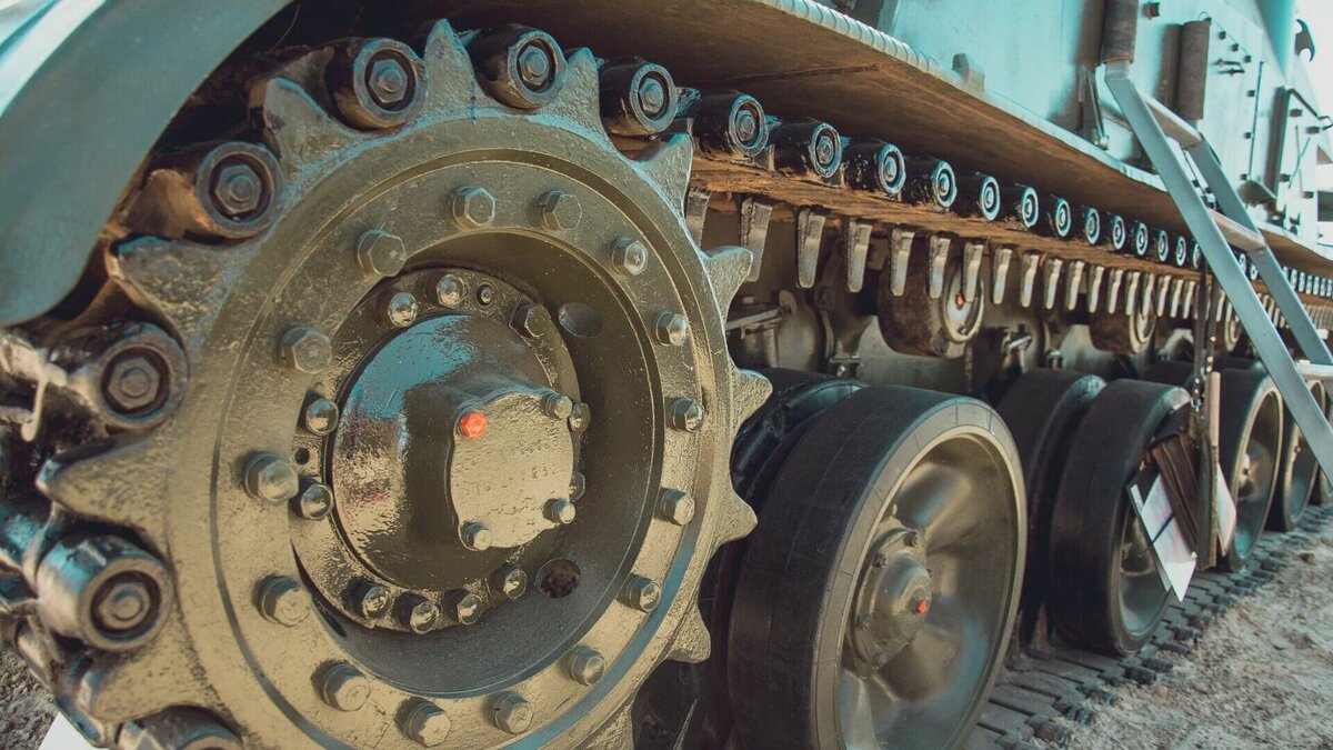     За время проведения спецоперации на территории Украины и Донбасса российские вооружённые силы уничтожили 6162 танка, 6863 единицы спецтехники, 878 боевых машин РСЗО, 3536 орудий полевой артиллерии, 327 самолётов, 164 вертолёта, 2370 беспилотников.