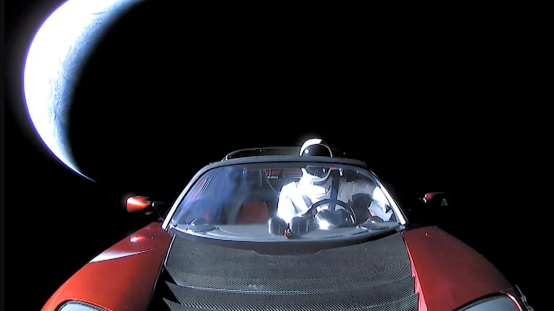 источник SpaceX Вишнево-красный Tesla Roadster был отправлен в качестве полезной нагрузки для тестового запуска Falcon Heavy в феврале 2018 года