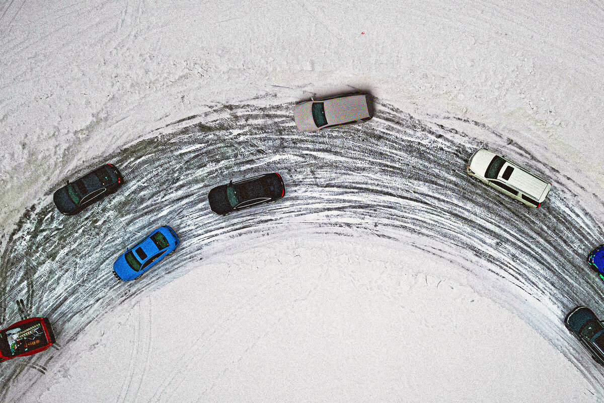     Как распознать «черный лед» на дороге и избежать ДТП: правила, которые пригодятся каждому водителю