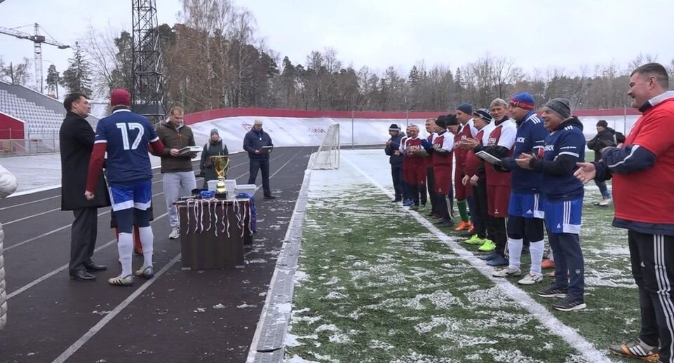 Товарищеский матч между ветеранами футбольных клубов «Шерна» и «Ногинск» провели в Богородском округе. На поле вышли игроки старше 50 и 60 лет.