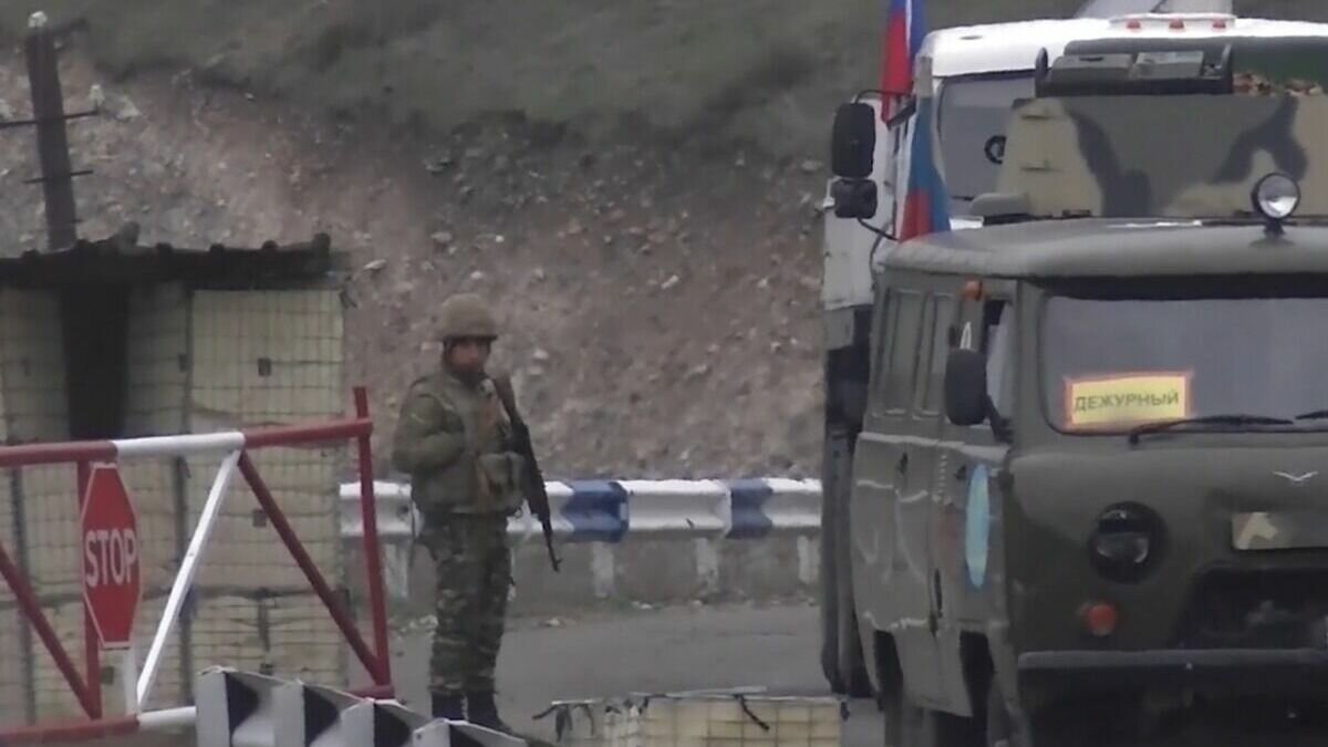     Ростовскую область хотят официально исключить из числа регионов, граничащих с Украиной, работодателям запретили депремировать своих сотрудников из-за отказа от вакцинации, а дончанки все чаще выбирают иностранные имена для своих детей.