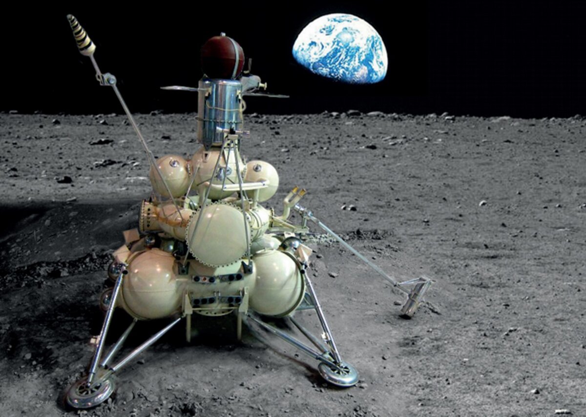 АМС "Луна-16", осуществившая забор и доставку лунного грунта