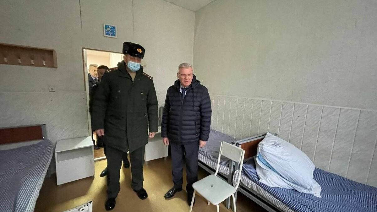     Нижегородское Заксобрание взяло шефство над военным госпиталем на Ижорской. В частности, в медучреждении планируется провести ремонт помещений. Кроме того, там заменят оргтехнику. Об этом рассказал спикер ЗСНО Евгений Люлин у себя в Telegram-канале.