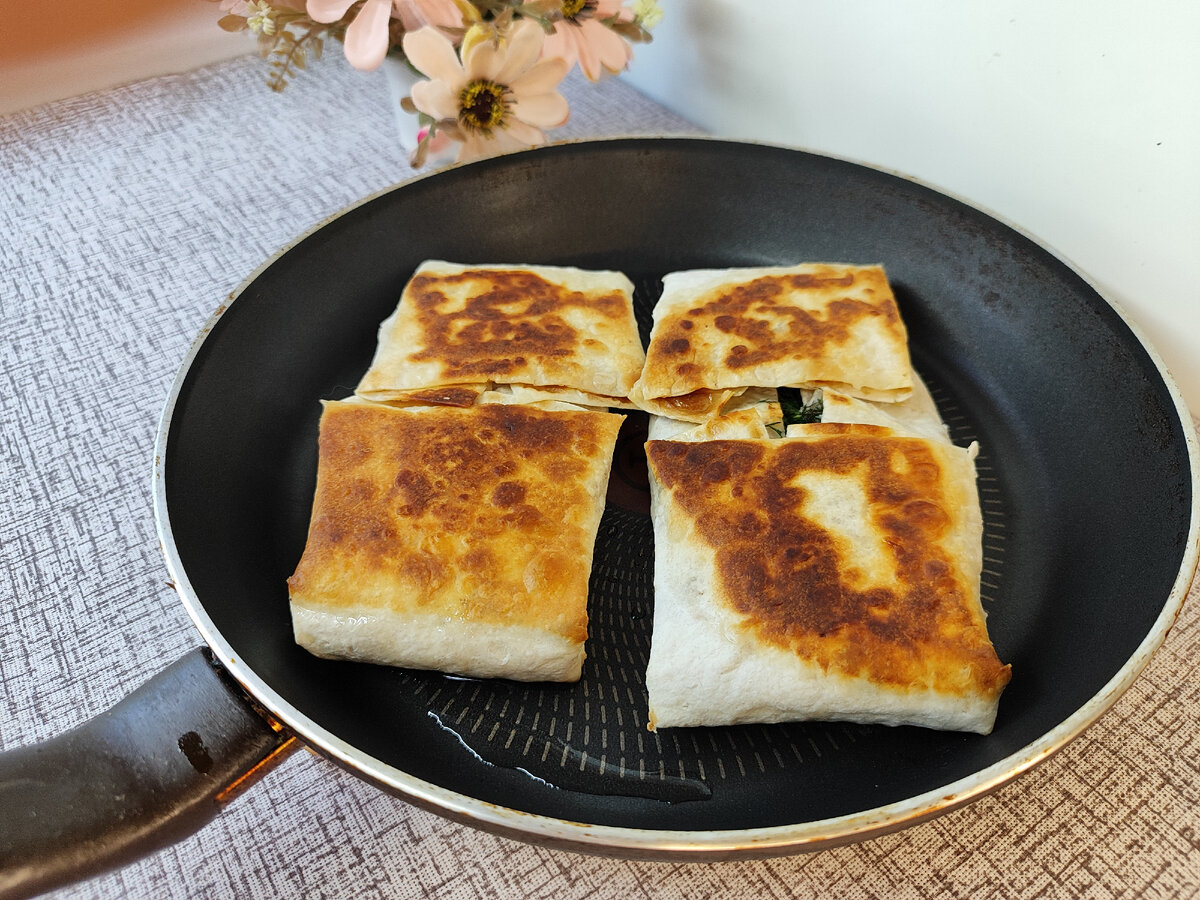 Конвертики из лаваша с сыром, яйцом и зеленью | Готовим вкусно дома/  Кулинария/ Рецепты | Дзен