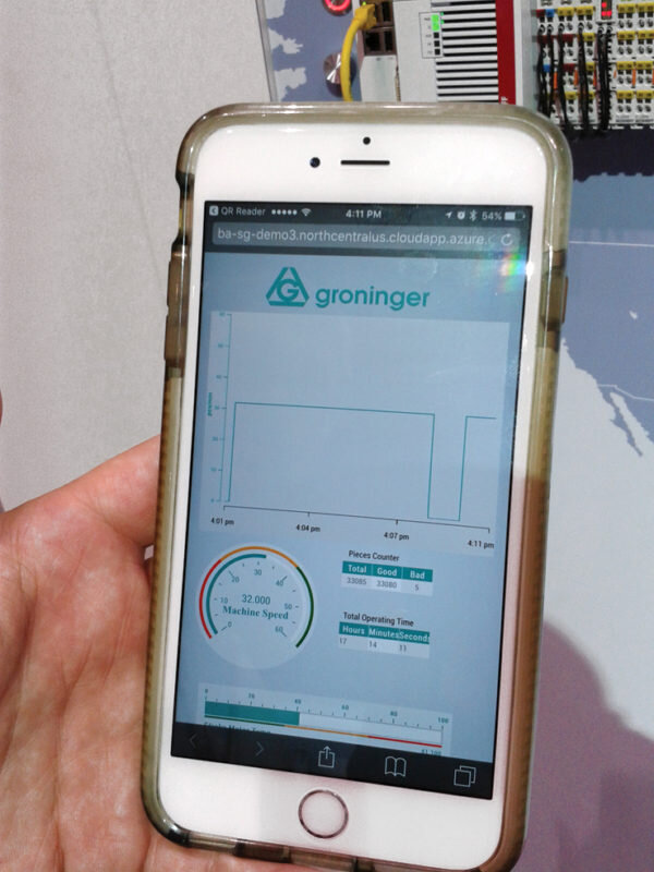Рис. 1. Смартфон отображает экран HMI от подключенного к облаку упаковочного оборудования компании Groninger