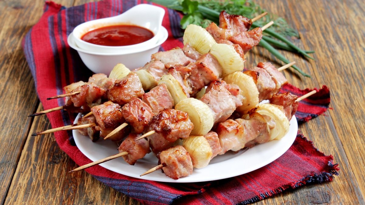 Готовый шашлык.