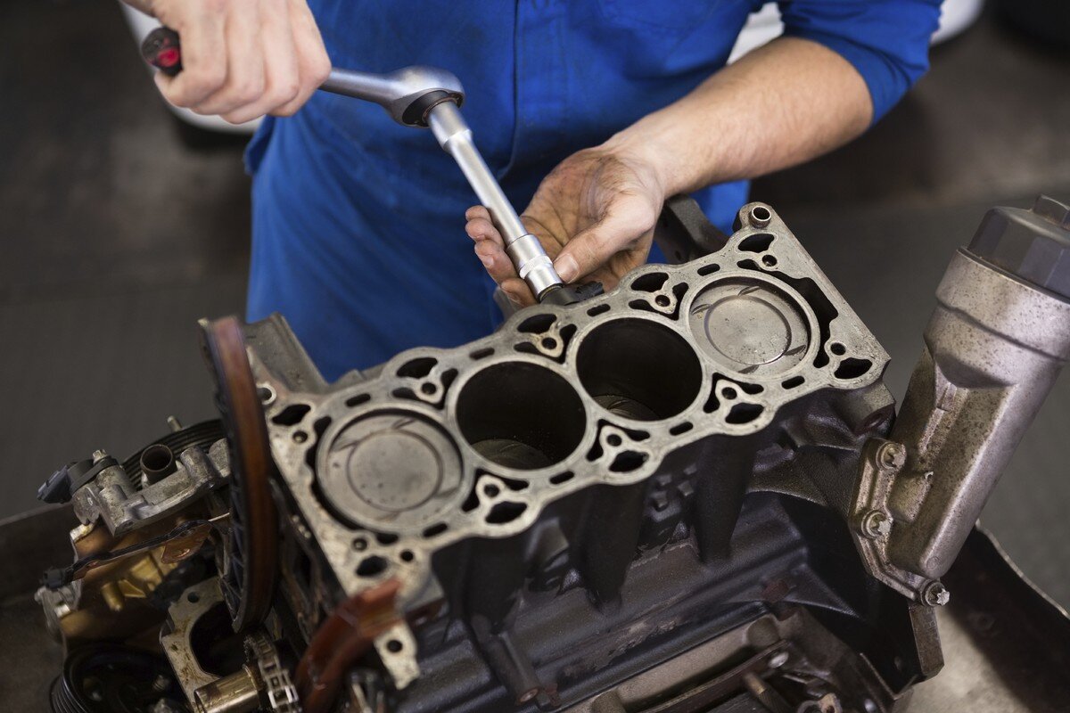 Большинство водителей не разбираются в стоимости капитального ремонта двигателя, однако это очень важная и необходимая информация для всех автолюбителей.Когда нужно проводить капитальный ремонт?