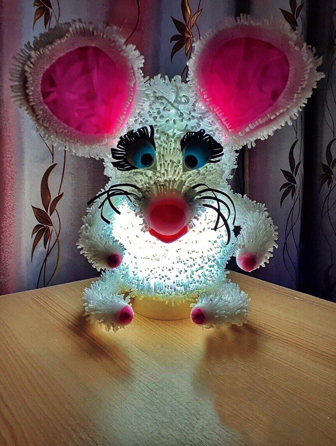 Фото 2. Мышь-ночник. Кто уснёт первым?