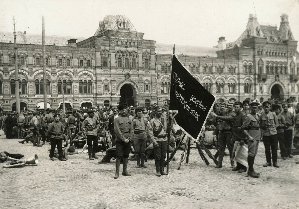 Германская рсфср. Рабоче-Крестьянская красная армия 1918. Первый парад 1918г на красной площади. Армия РККА 1918. Красная армия 1917.