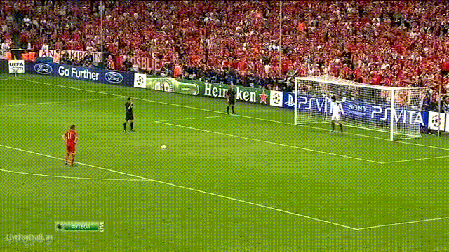 Серия пенальти. 3:2. Ивица Олич. Промах.