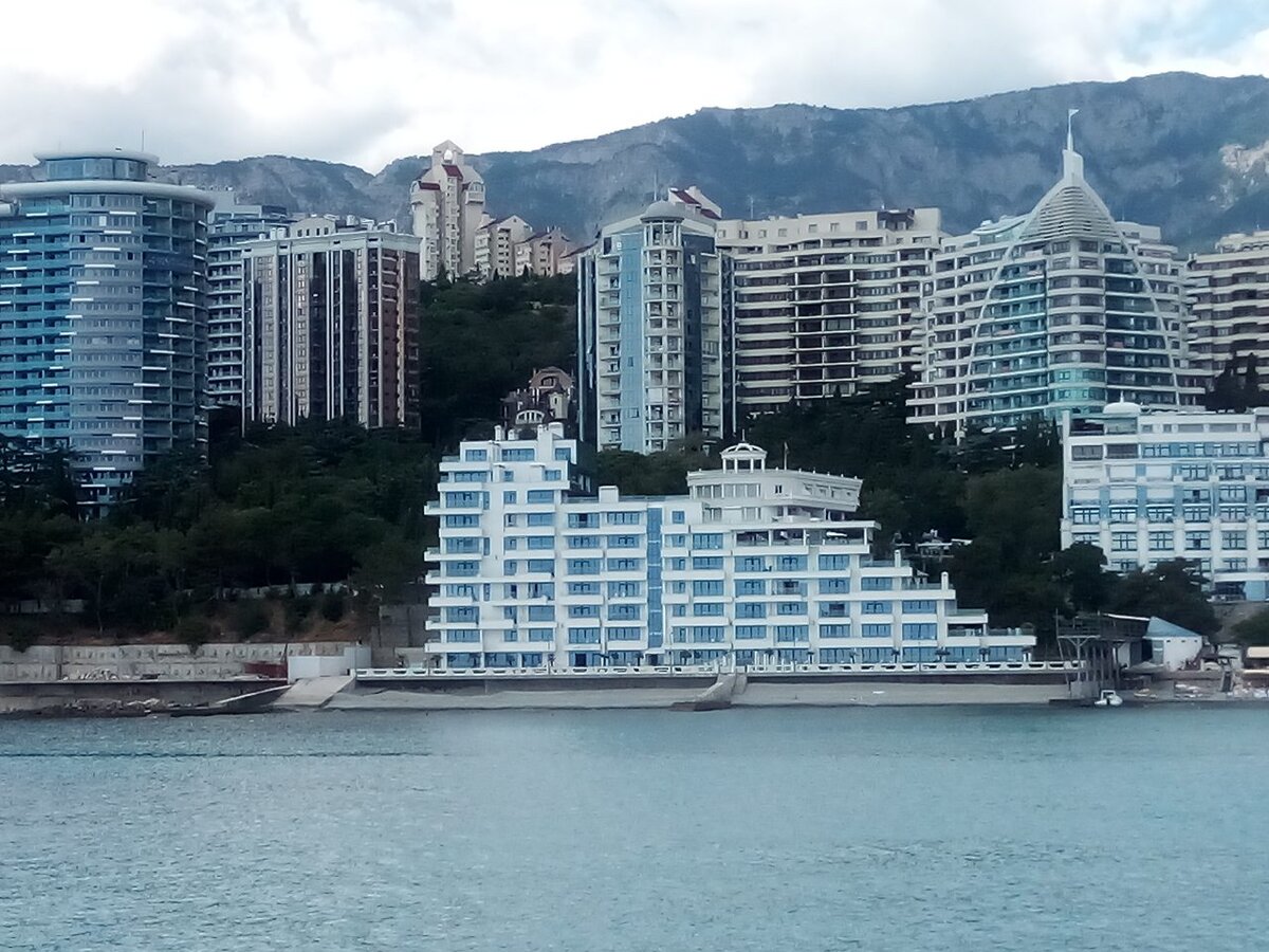 фото из личного архива.  (Ялта)