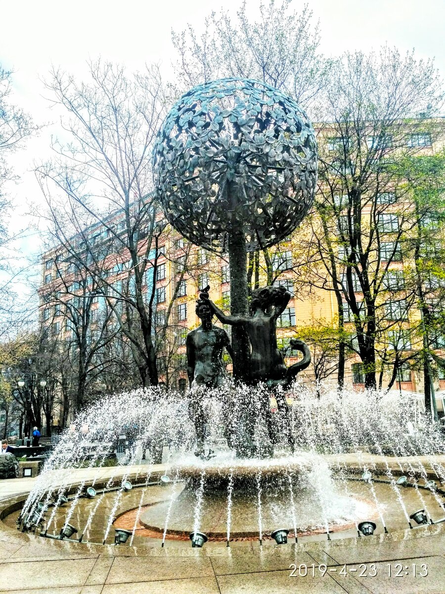 Фонтан Адам и Ева (фото автора)