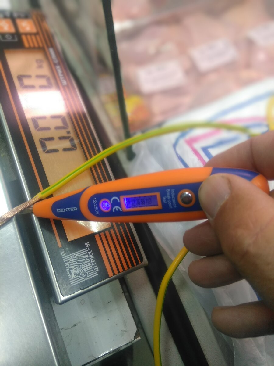 110v на оборудовании, хотя провод заземления в наличии.