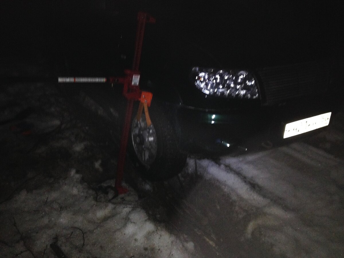 Вспомнил, что есть джек. Пришлось сходить за ним правда в город, зато ночью выехал первый раз самостоятельно.