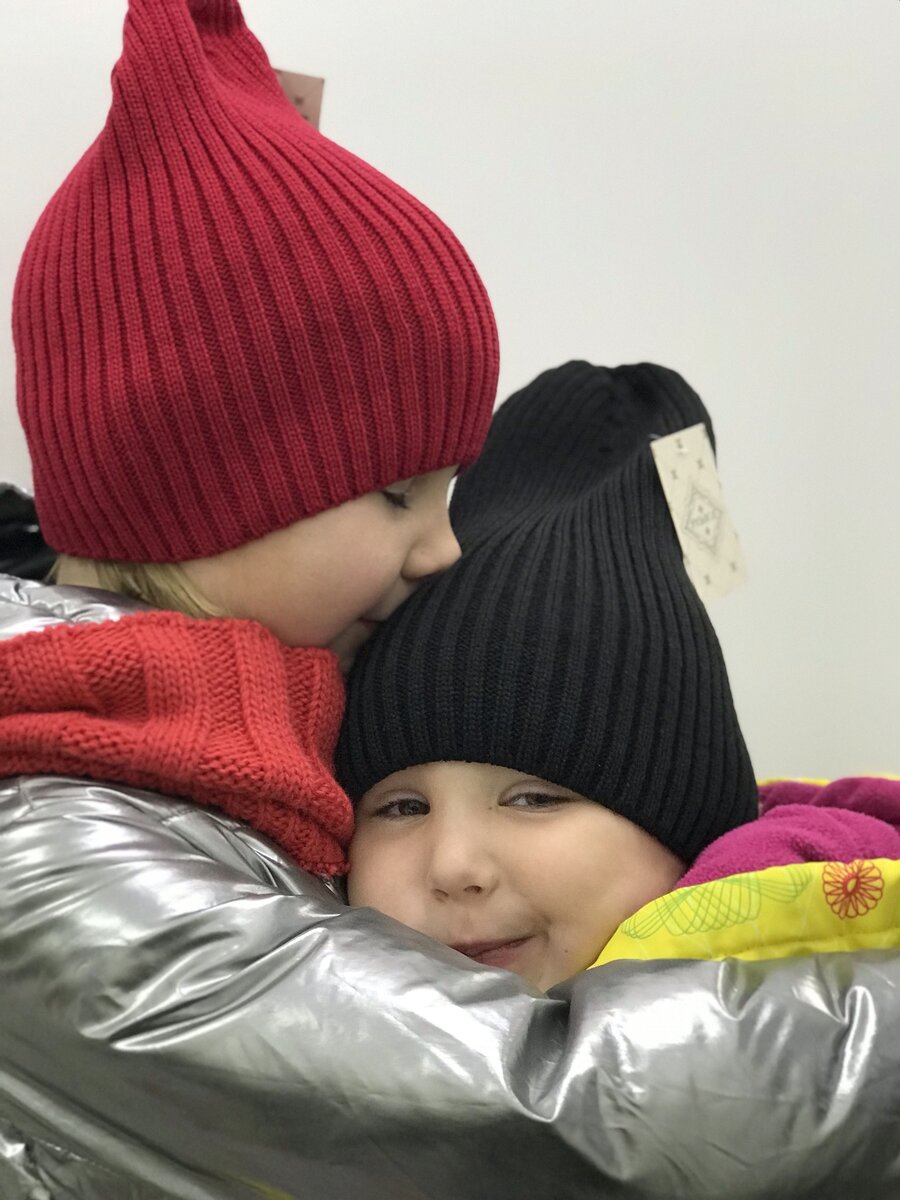 Фото из личного архива. Из примерочной открывшегося пункта выдачи заказов Wildberries Стоимость обоих около 500 р.