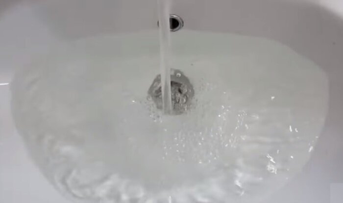 Если вода не уходит в слив.