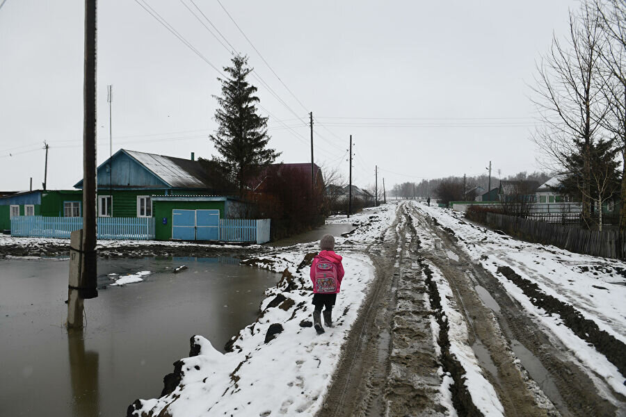 вот такие здесь дороги. Вернее, сплошная грязь. Фото ria.ru