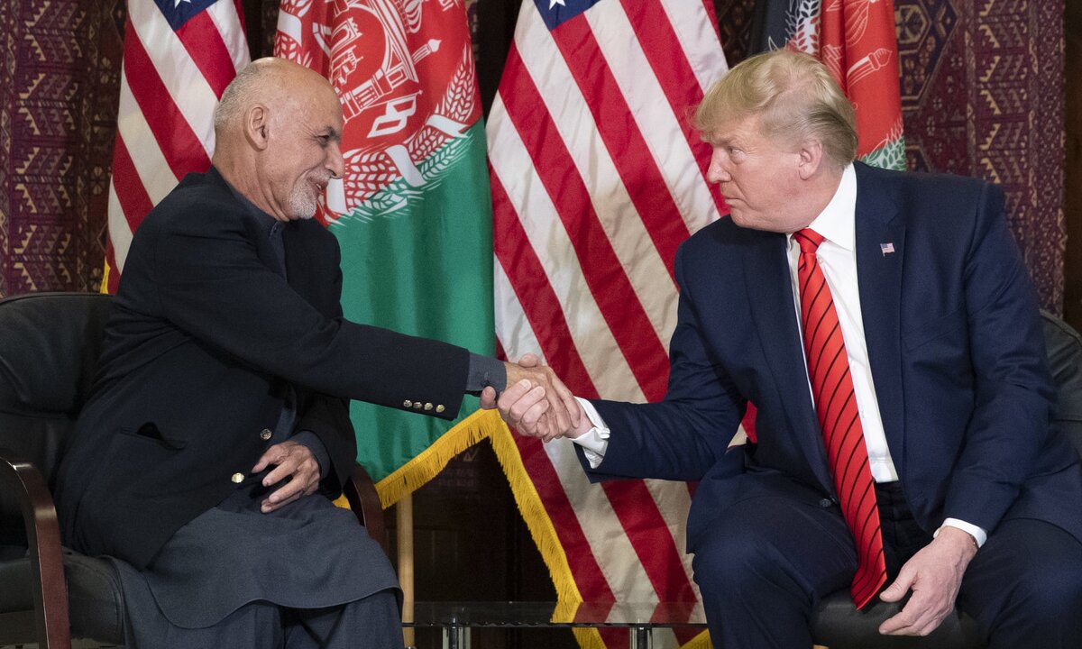 Д.Трамп с президентом Афганистана Ашрафом Гани в Баграме. Фотография: Алекс Брэндон / AP