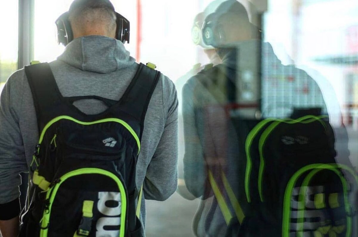 Не ленись вставать рано на тренировку,
Через пару лет поймёшь что это было не зря🥇🏊‍♂🚀