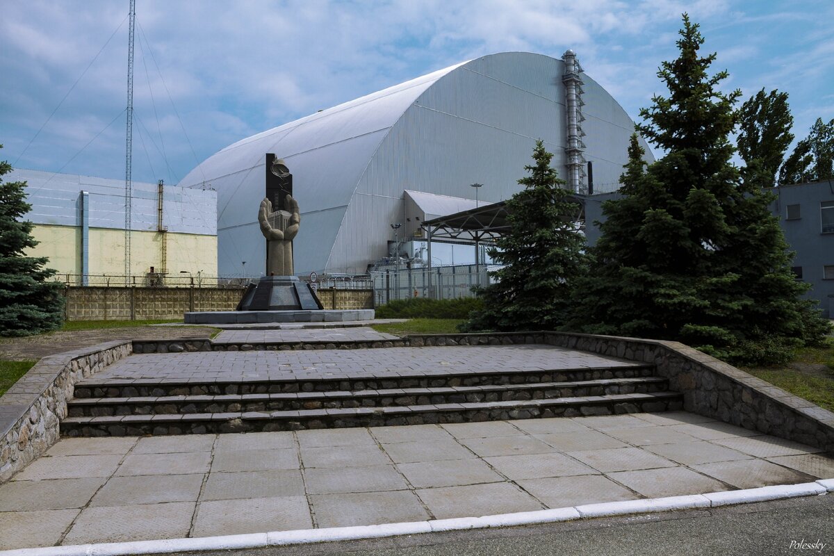 Как изменилась Чернобыльская атомная станция сегодня и как работает новое укрытие над разрушенным блоком №4