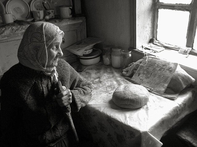 Есть такие чёртовы семена дракона. Они дремлют в анабиозе в почве каждого народа. И просыпаются в смутные времена. Помните, как в проклятые 90-е наши скенхеды вышагивали с выбритыми на затылке свастиками?К счастью, мы задушили эти поползновения в зародыше. Успели. Спасибо Путину