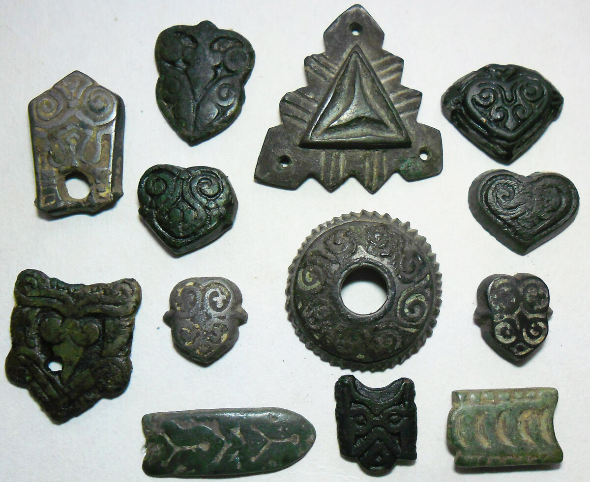    Поясные накладки конца XI в.