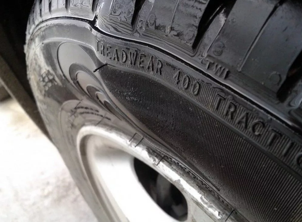 Грыжа на шине указывает на повреждения корда и необходимость её замены