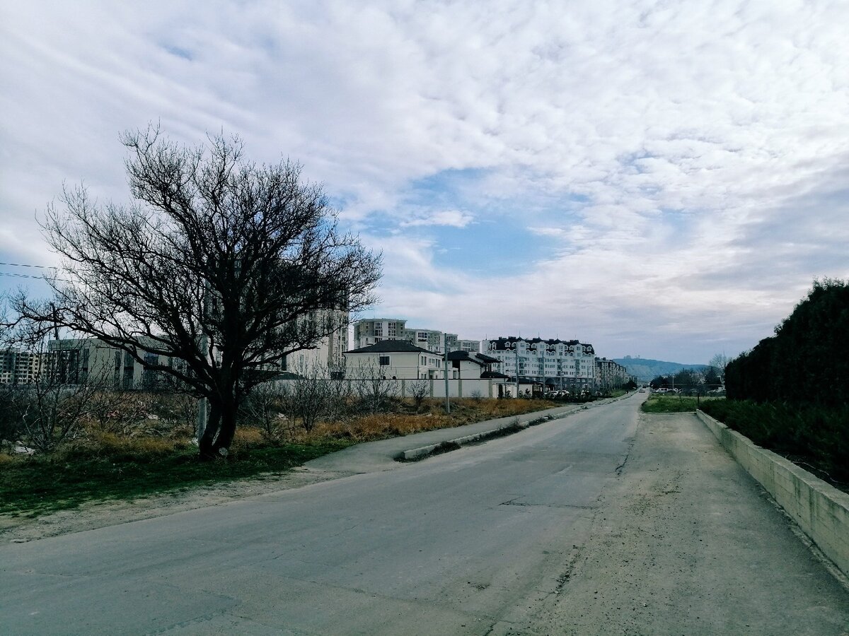 дома новые но окружение не обустроено