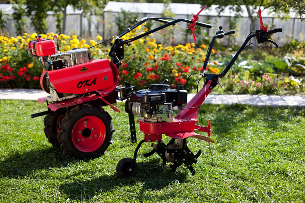 Одна из наглядных иллюстраций отличия мотоблока от культиватора.