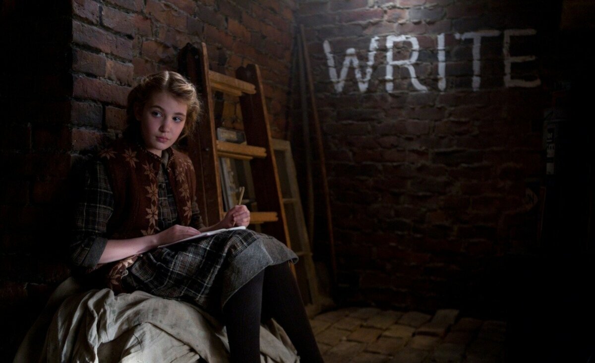 Вот "Книжного вора" обожаю, а фильм так и не посмотрела... Источник: https://yandex.ru/images/