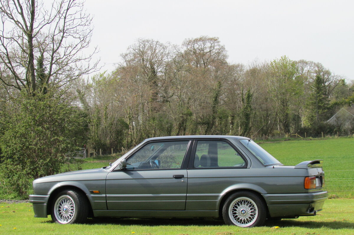 Примерно такая она была, фоток увы не сохранилось.