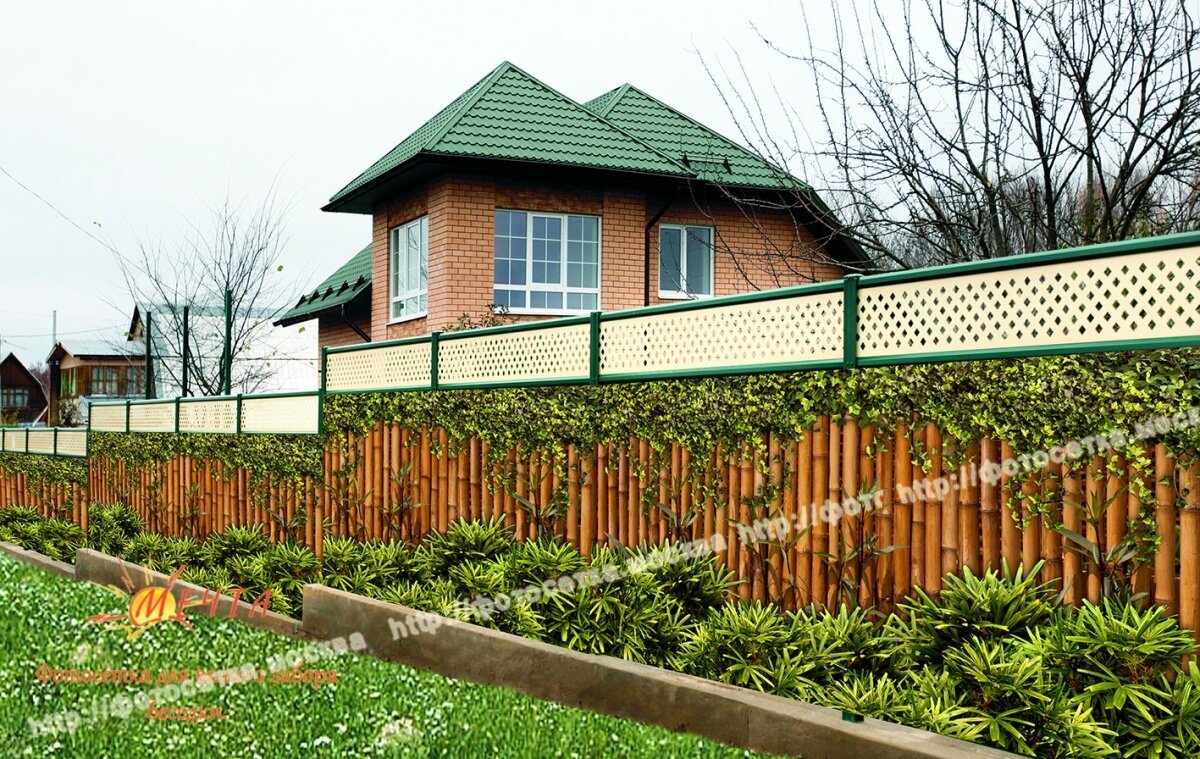 декор из фотосетки Мечта на металлическом заборе.