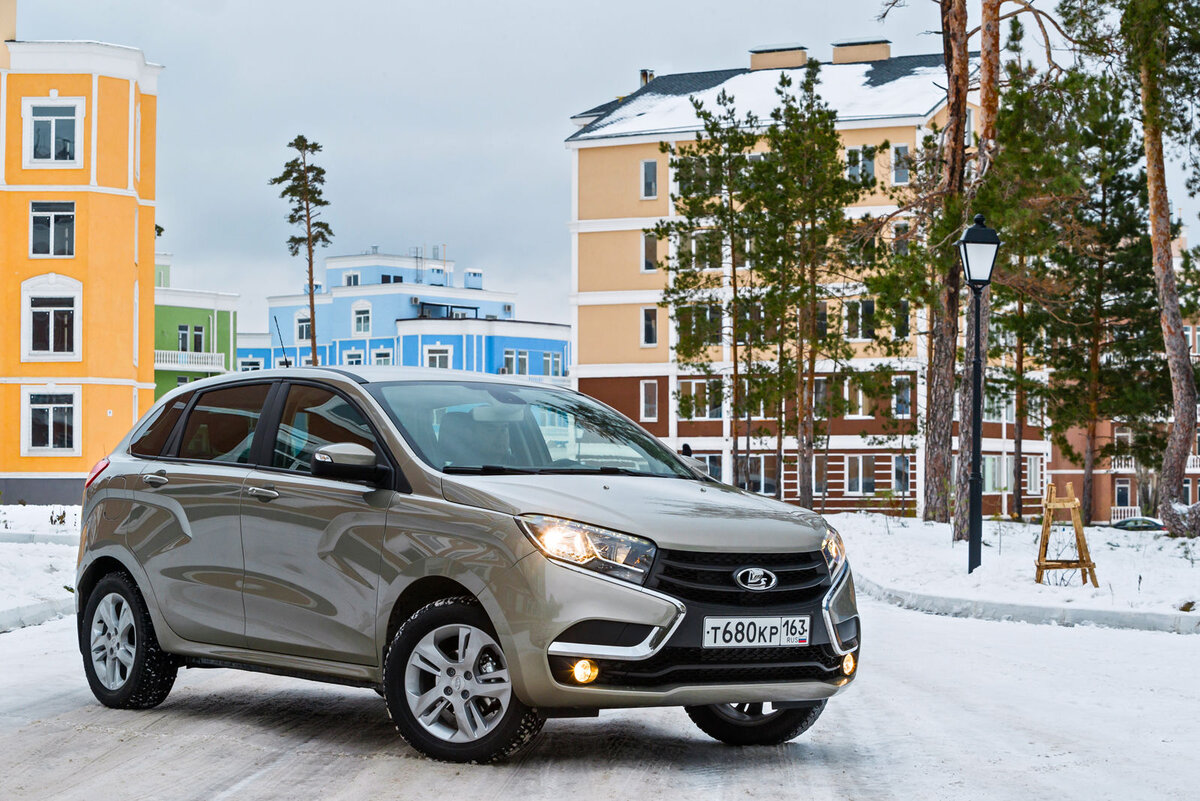 Lada XRAY рыжая