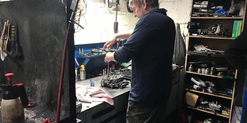 Почему дергается коробка АКПП?