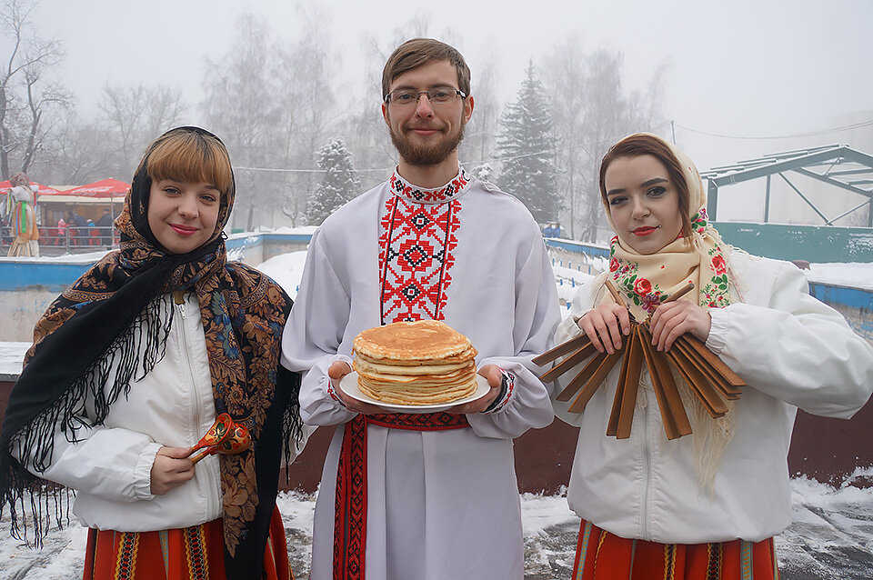 Масленица в беларуси 2024. Масленица вечерки. Масленичная Вечерка. Вечёрка на Масленицу. Золовкины вечерки.