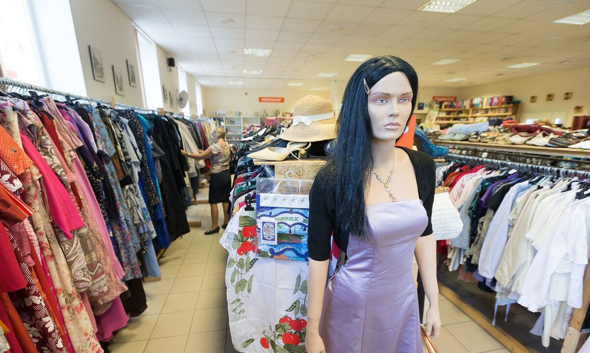 Можно ли в в секонхенде купить платье на вечер