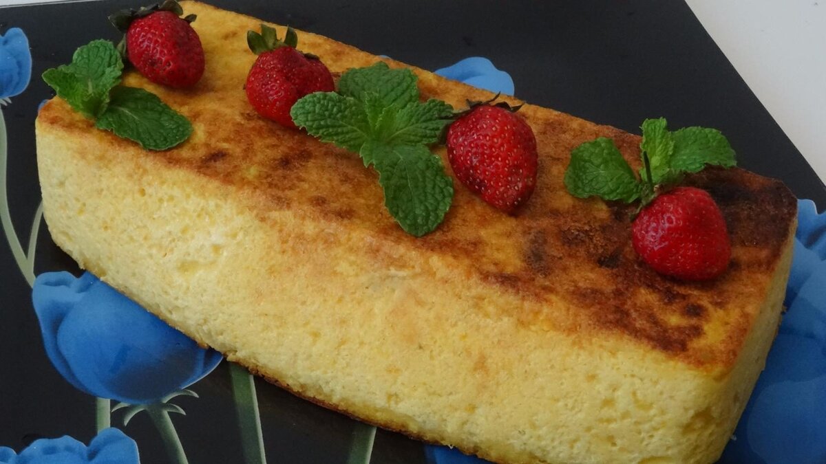 250г тыквы, 440г творога, 2-3 яйца, 3ст.л. кукурузного крахмала, сахар по вкусу. 0,5 ч.л. корицы, кардамон, ванилин, 150г ананаса, цедра лайма и мандарина 1ч.л. Тыкву варим до мягкости с корицей и кардамоном, затем пюрируем. Яйца взбиваем с сахаром, крахмалом и творогом, добавляем тыкву и порезанный ананас, цедру. Запекаем примерно 1 час при температуре 170С. Должна запеканка готовая быть плотной при надавливании. Приятного аппетита🌹