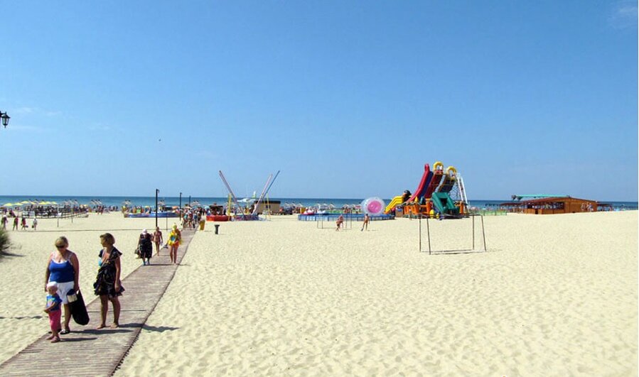 фото взял из интернета. но мне кажется это как раз наш пляж