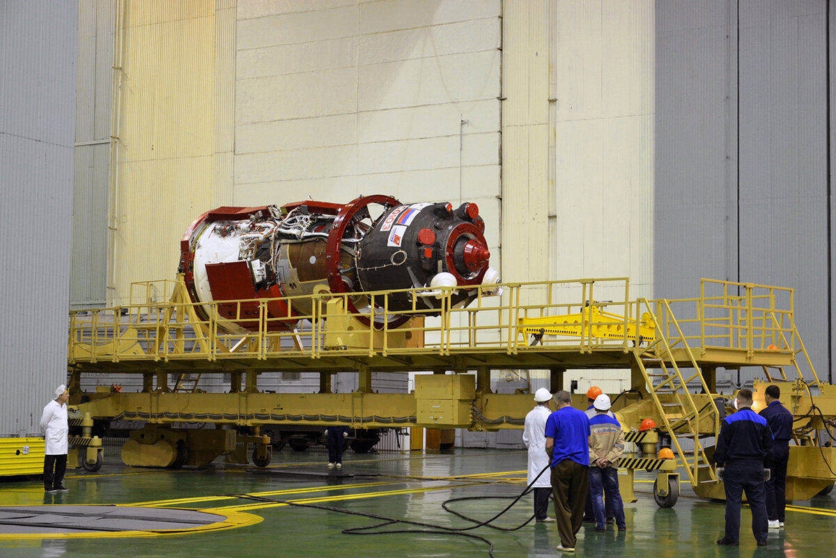 Подготовка корабля «Союз МС-16» к запуску на космодроме Байконур (источник: Роскосмос)