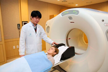 Учитывая это, Медицинским центром «Сунчонхян» было принято решение о выделении средств для оказания поддержки онкологическим пациентам, которые в настоящее время уже находятся в Корее, или планируют приехать в период эпидемии коронавирусной инфекции.