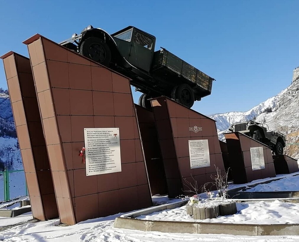 Памятник на чуйском тракте кольке снегиреву фото