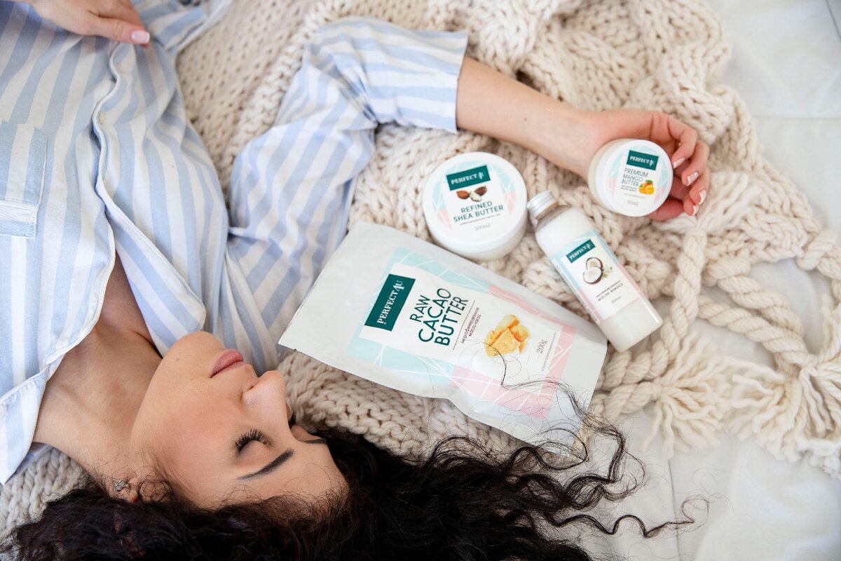 Маски на основе натуральных масел эффективно помогают восстановить волосы