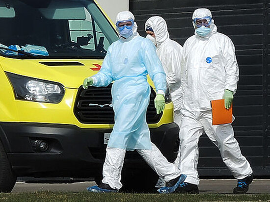 Российские граждане ожидают снятия связанных с пандемией коронавируса нового типа карантинных мер не ранее начала лета. Такого мнения придерживаются подавляющее большинство участников соцопроса, на который ссылается RT.   
Так, 62% респондентов высказали уверенность в том, что отмена ограничений произойдёт не раньше июня. Из них 30% предполагают, что самоизоляция продлится до июля. 

Лишь 24% россиян, принявших участие в опросе, считают, что ограничения отменят в мае.