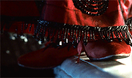 Сколько же бусин потребовалось для этого наряда!