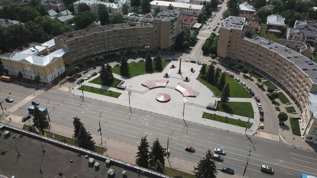 Стела город воинской славы в Твери на Пушкинской площади