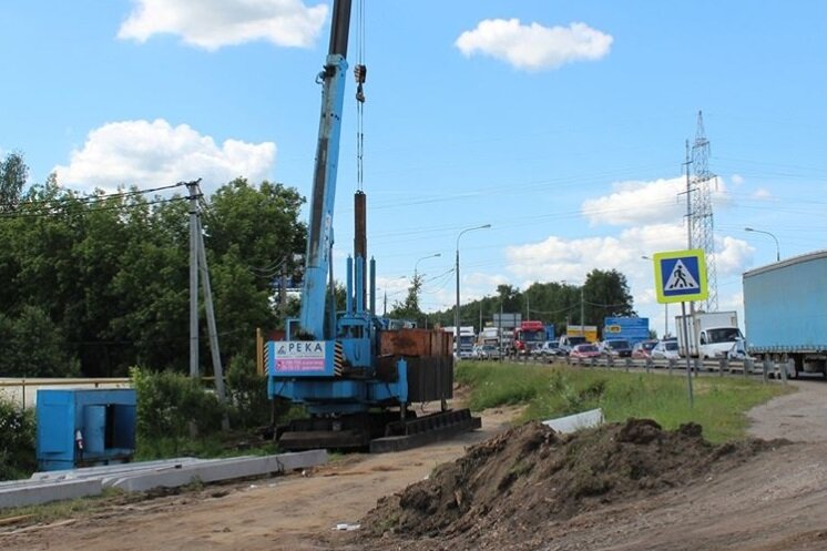 Из-за строительства развязки в Нижегородской области уже начался транспортный коллапс. А из-за приостановки работ он затянется на более длительный срок.