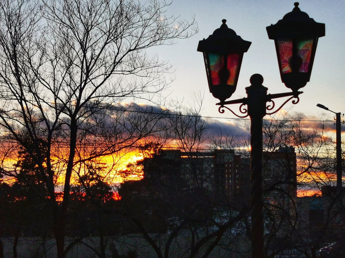 "Ведро с дыркой", - возмущается водитель про жену, которая в тайне от него открыла с дочерью салон. 